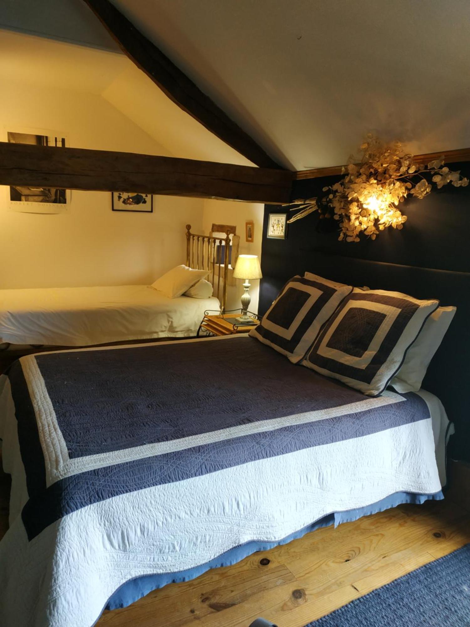 Le Clos Des Fayes Berthegon Room photo
